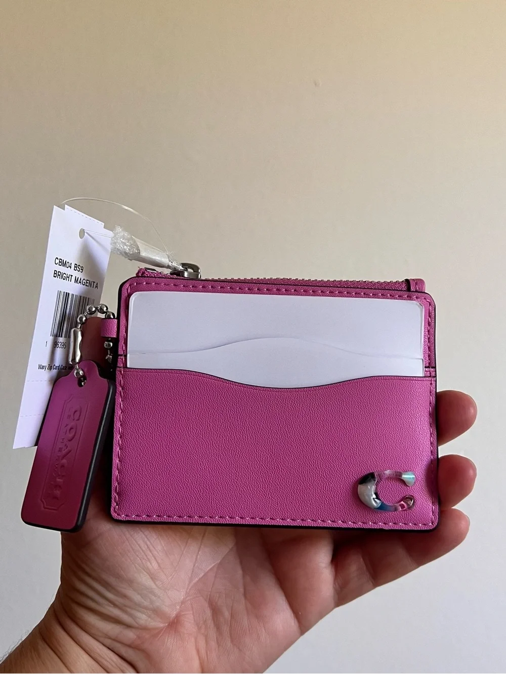 NWT !! WAVY ZIP CARD CASE IN COACHTOPIA LEATHER WITH🩷